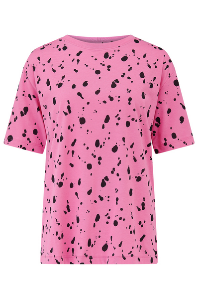 Produktbillede af Kinsley Relaxed T-shirt fra Sugarhill Brighton i pink med sorte splash-detaljer.