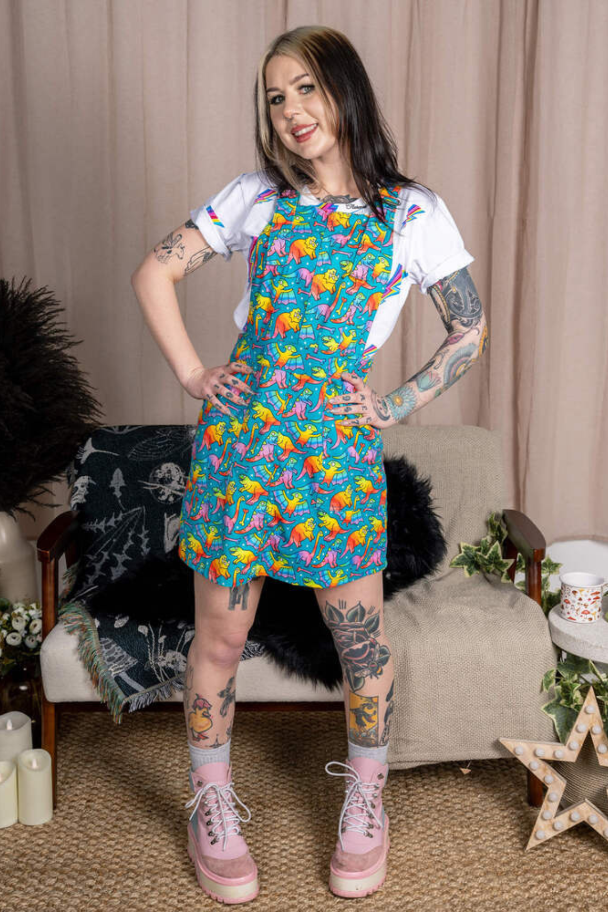 49) Pinafore Dress Rainbow Dinosaurs Multifarvet
