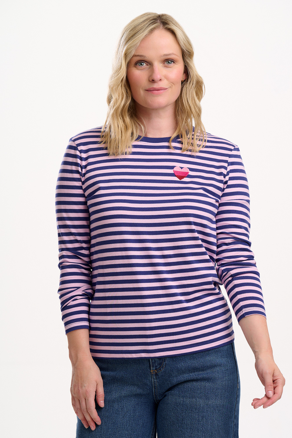Brunswick langærmet T-shirt fra Sugarhill Brighton – set forfra på model.