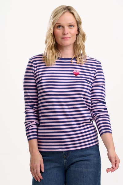 Brunswick langærmet T-shirt fra Sugarhill Brighton – set forfra på model.
