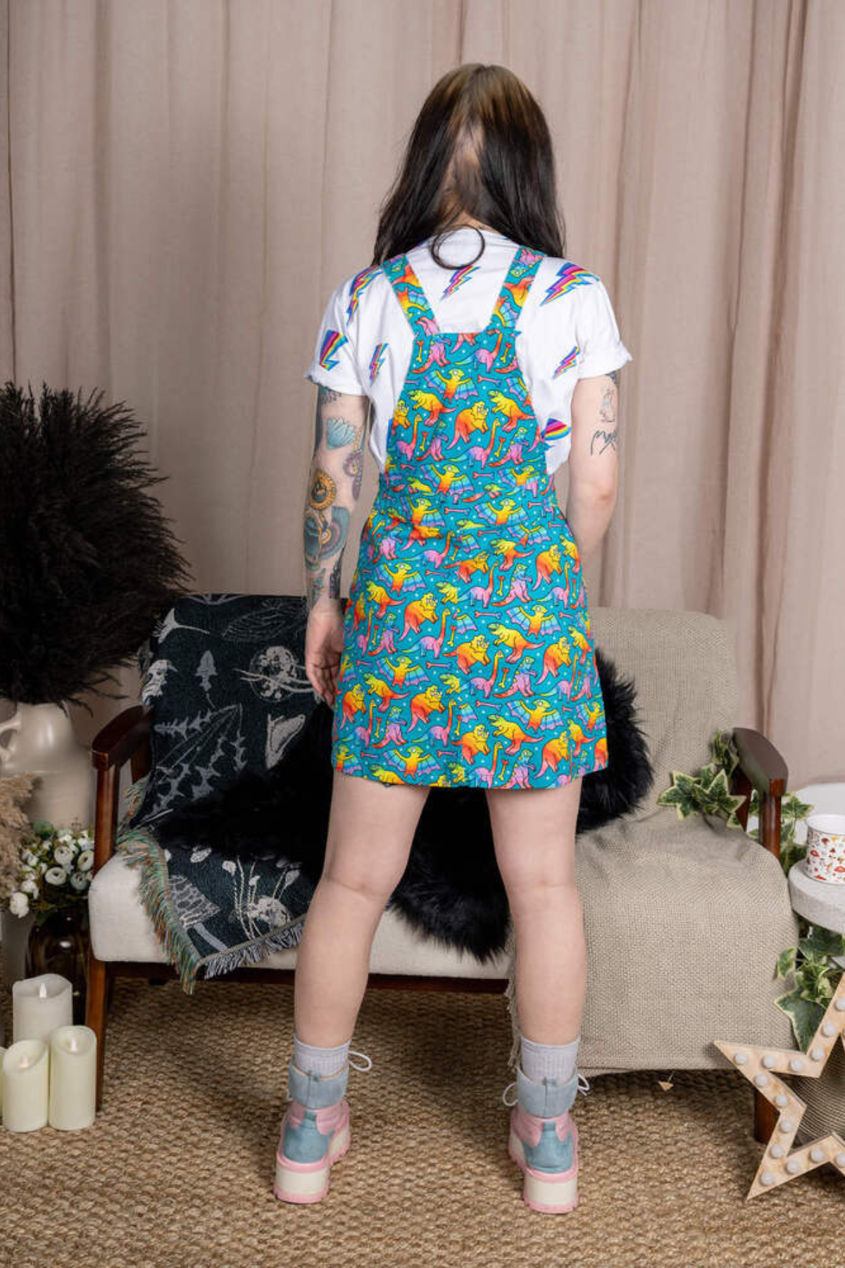 49) Pinafore Dress Rainbow Dinosaurs Multifarvet