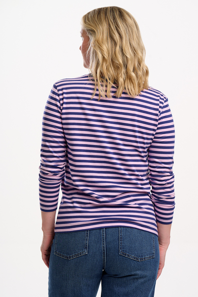 Bagside af Brunswick Jersey bluse – navy/lyserød striber.