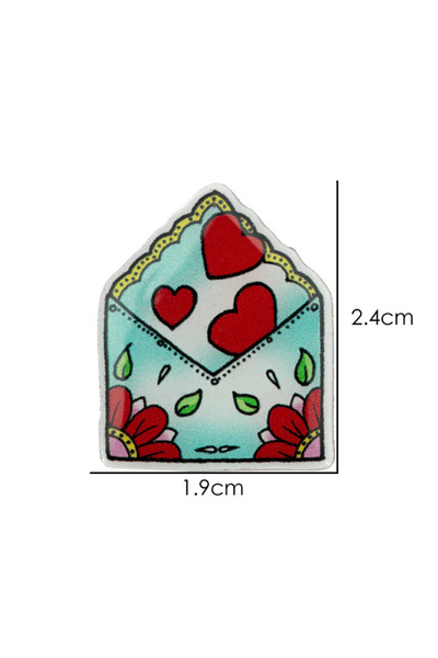Love Note Pin med mål 2,4 cm x 1,9 cm