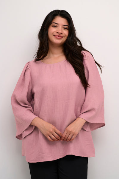 Lyserød bluse med pufærmer