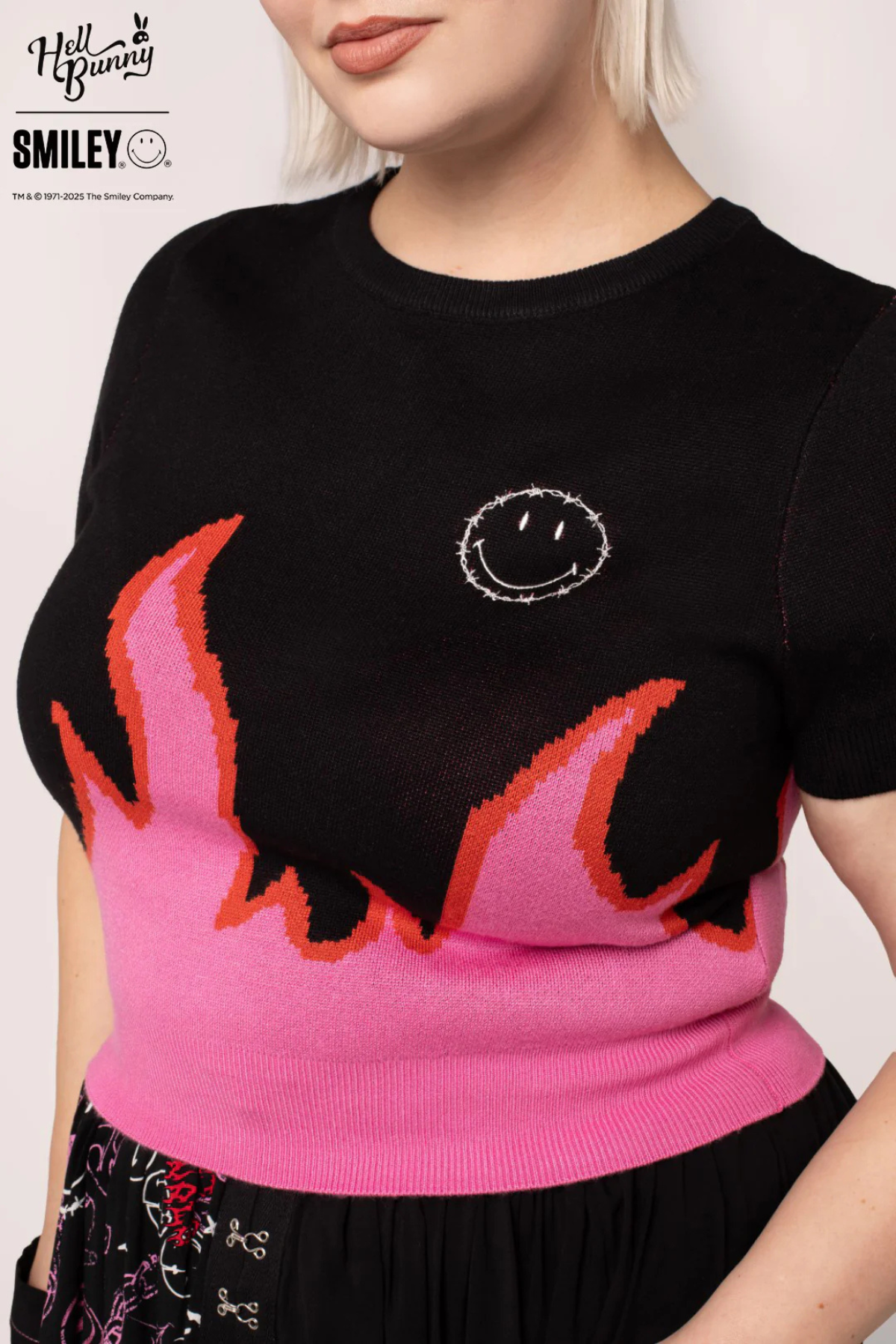 Dylan Top – Sort strik med pink flammer & Smiley®-broderi