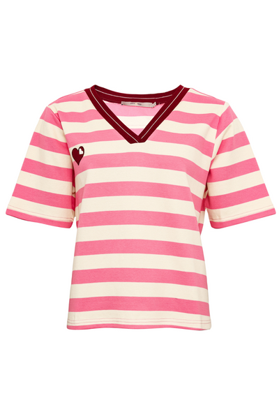 Produktbillede af stribet t-shirt med v-hals og hjertebroderi – frontvisning