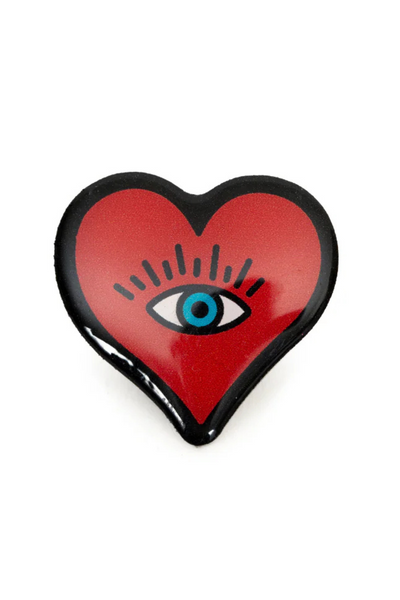 Heart Pin – Rødt hjerte med blåt øje i retro-stil