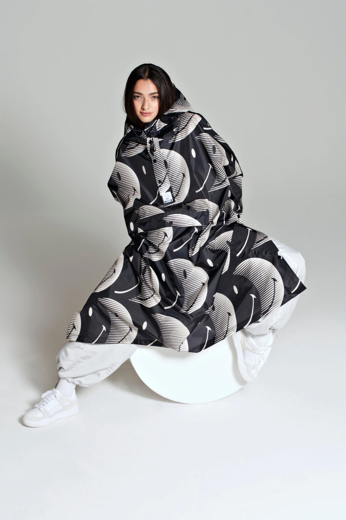 RegnPoncho  Half moon Smiley Sort/hvid