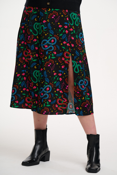 Rosalind Skirt – sort midi nederdel med farverigt snake garden-print og frontslids