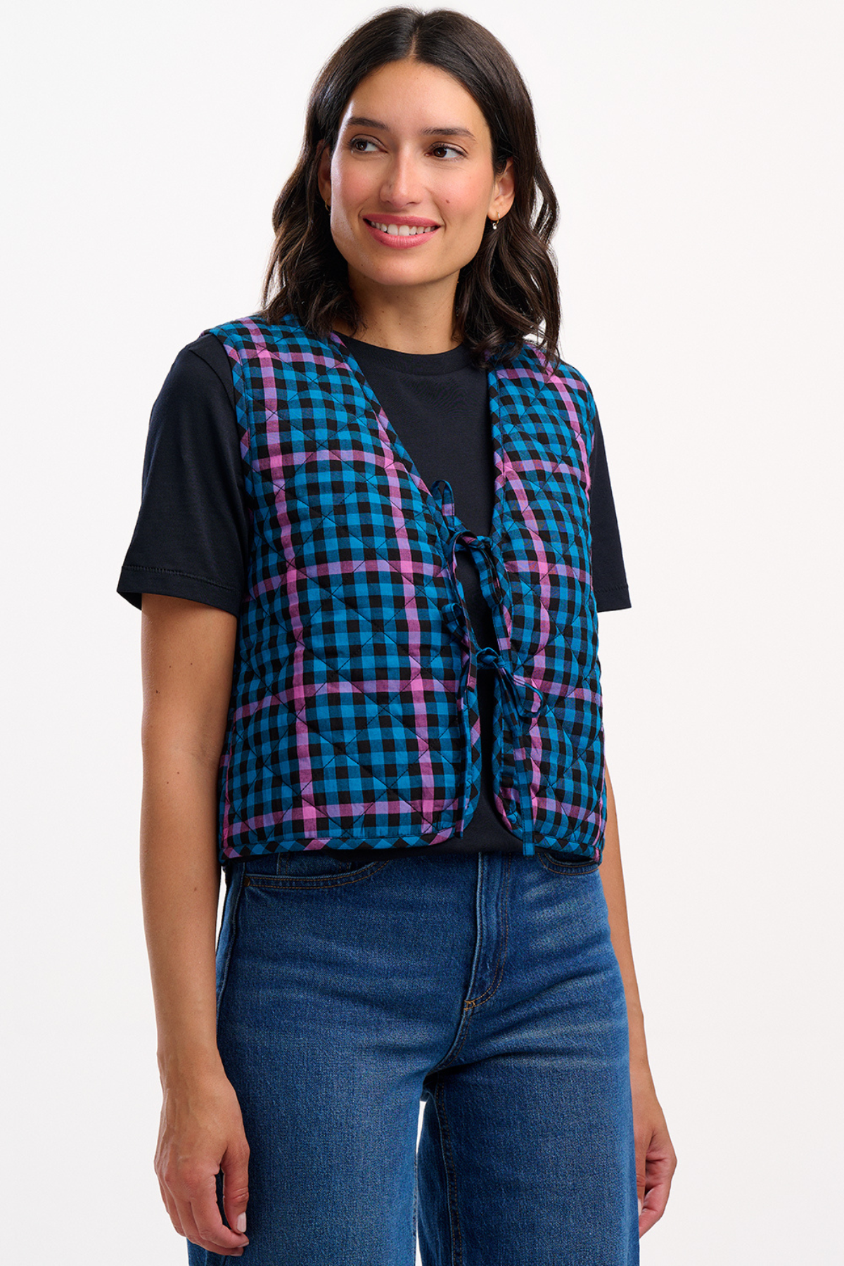 Vander Quilted Waistcoat forfra, ternet quiltet vest med bindelukning