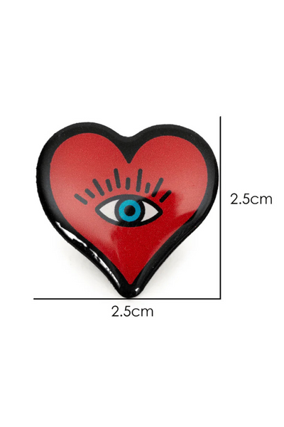 Heart Pin – Rødt hjerte med blåt øje i retro-stil