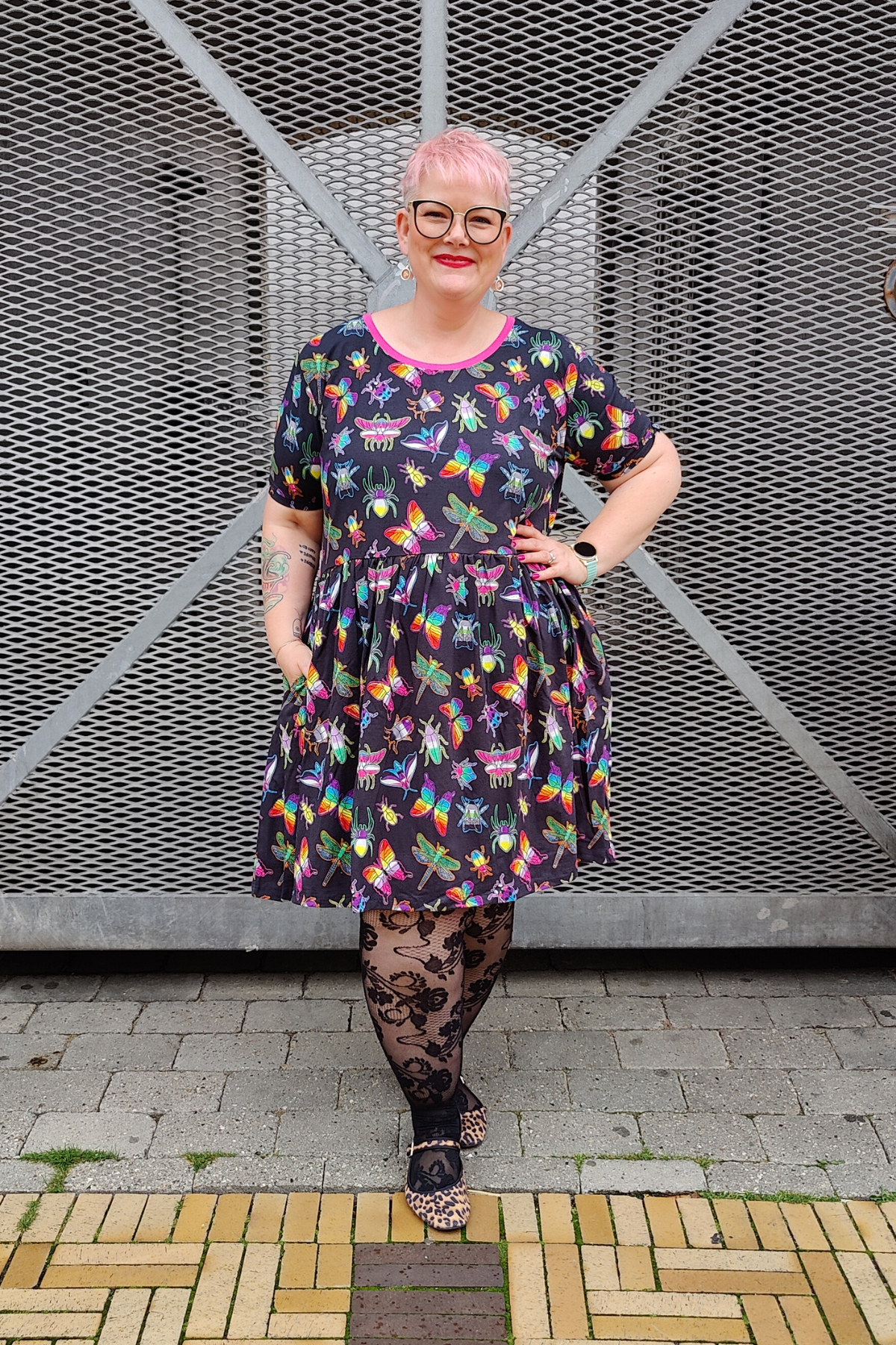 Jersey Kjole med Pride insektprint -  PRIDE Bugs Stretch Smock Dress