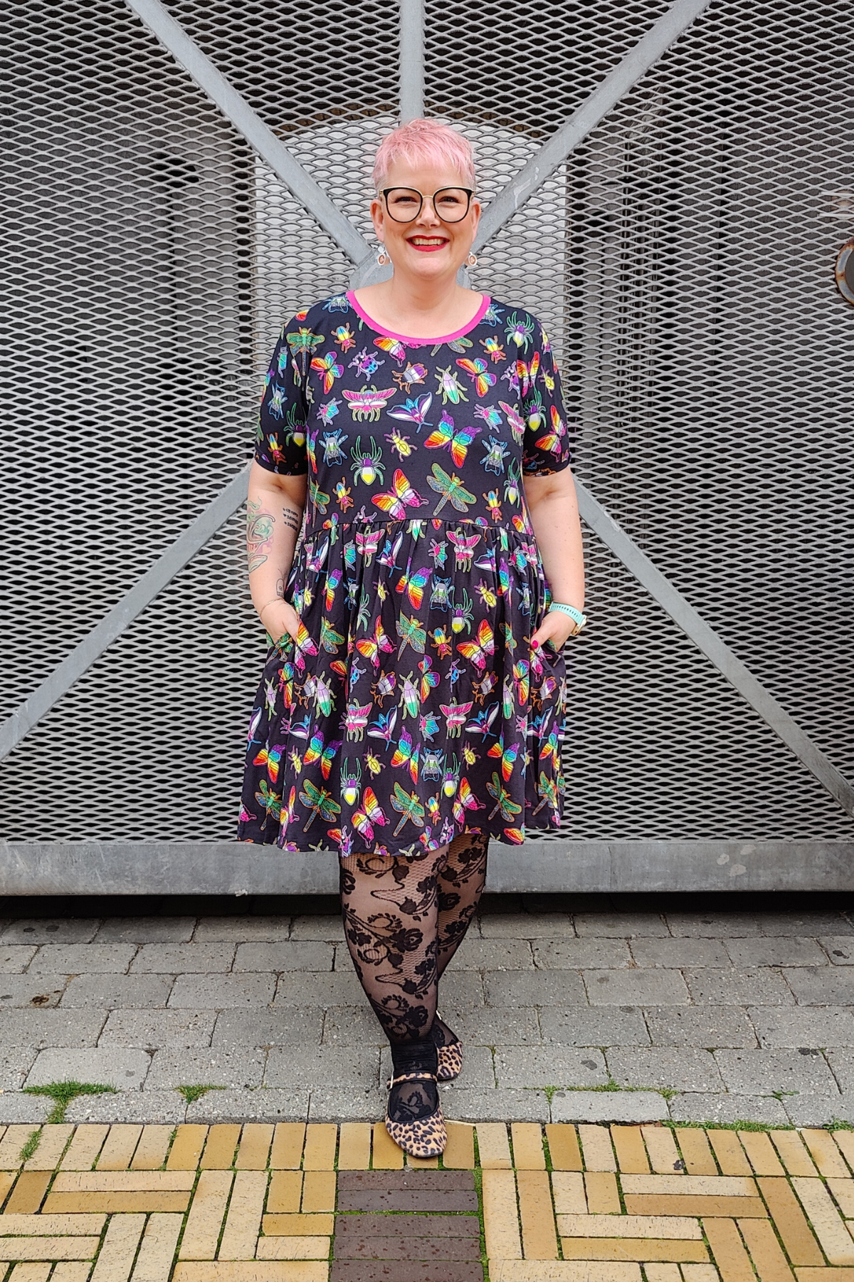 Jersey Kjole med Pride insektprint -  PRIDE Bugs Stretch Smock Dress