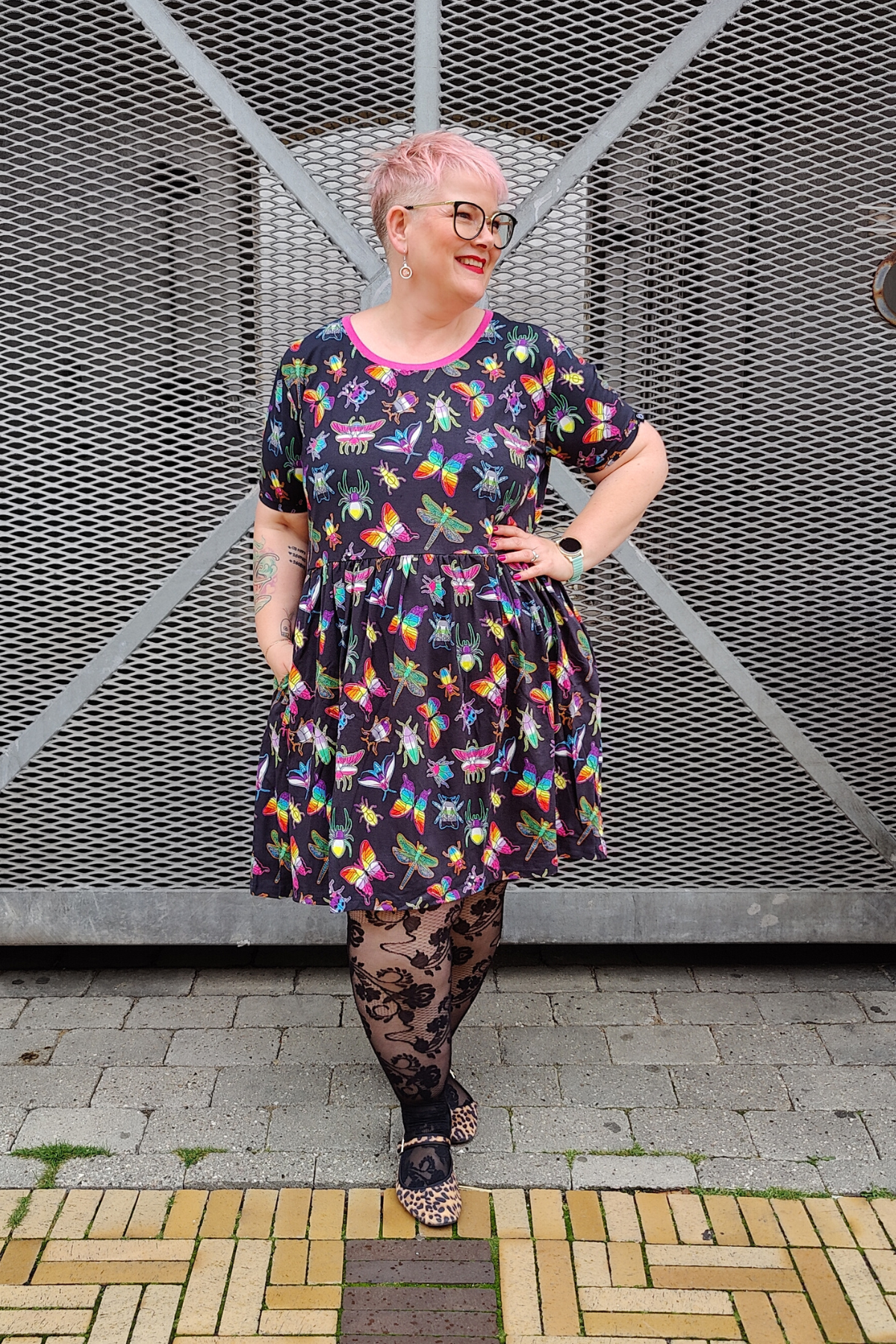 Jersey Kjole med Pride insektprint -  PRIDE Bugs Stretch Smock Dress