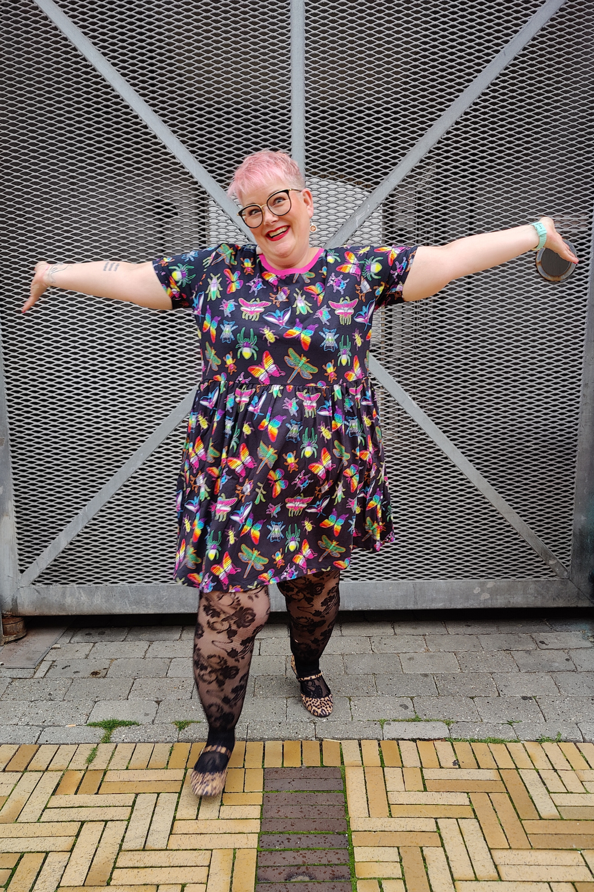 Jersey Kjole med Pride insektprint -  PRIDE Bugs Stretch Smock Dress