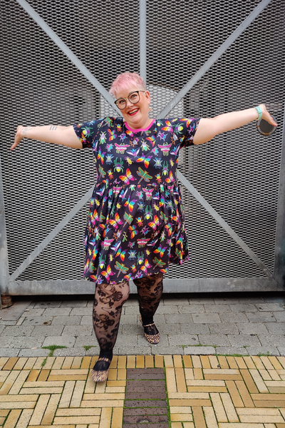 Jersey Kjole med Pride insektprint -  PRIDE Bugs Stretch Smock Dress