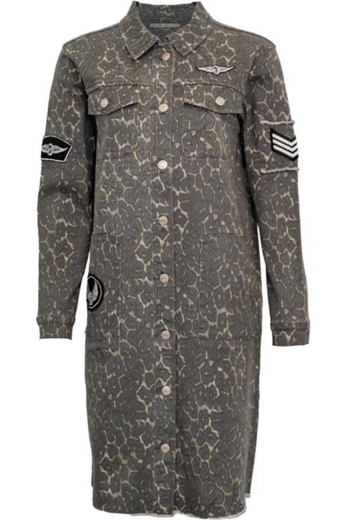 Produktbillede af Foxy Leopard lang jakke med knaplukning og leopardprint.
