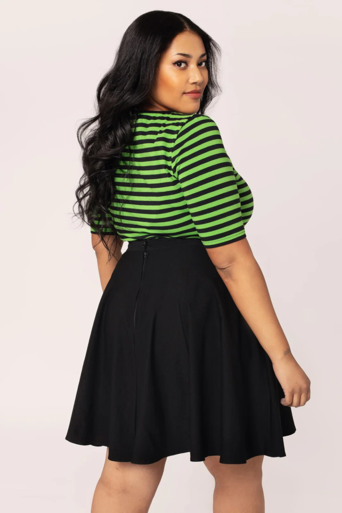 Warlock Top Grøn/Sort – Strækbar stribet bluse med sweetheart-udskæring