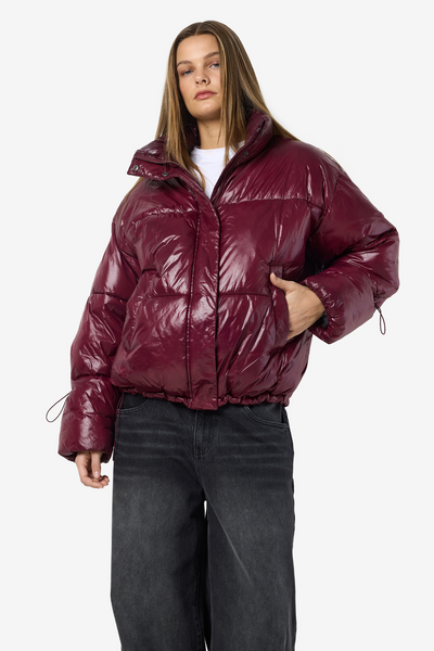 ALLIE SHINY PUFFER JAKKE Vinrød