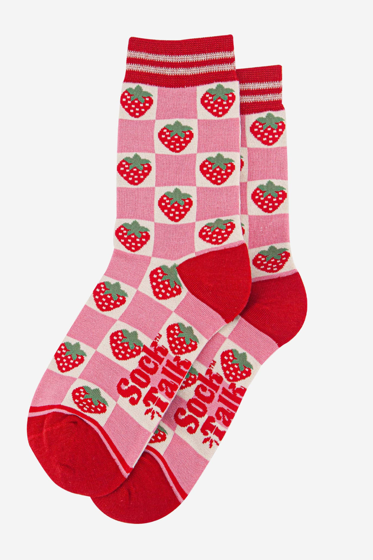 Strawberry Picnic bambusstrømper lagt fladt med jordbærprint.