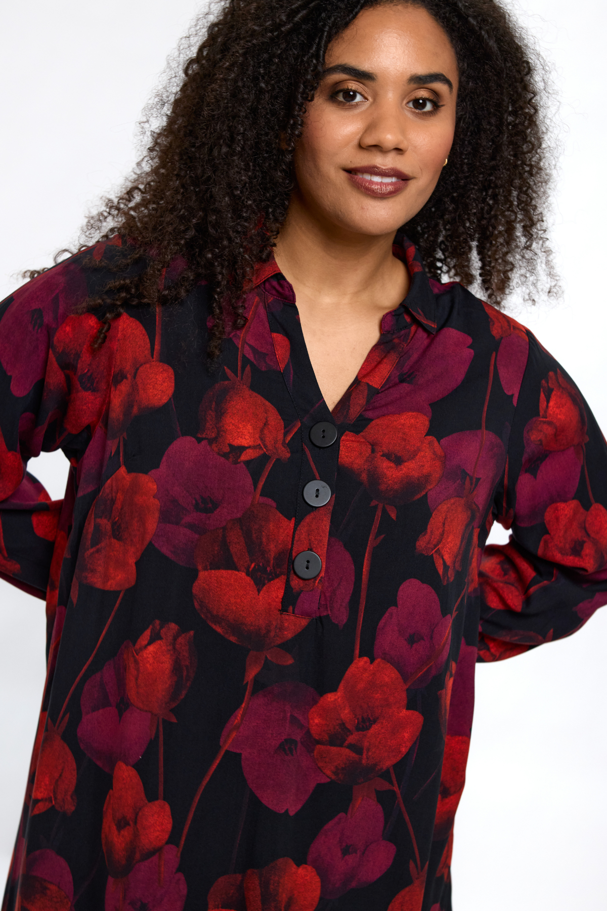 5) Gunda Kjole med Blomsterprint