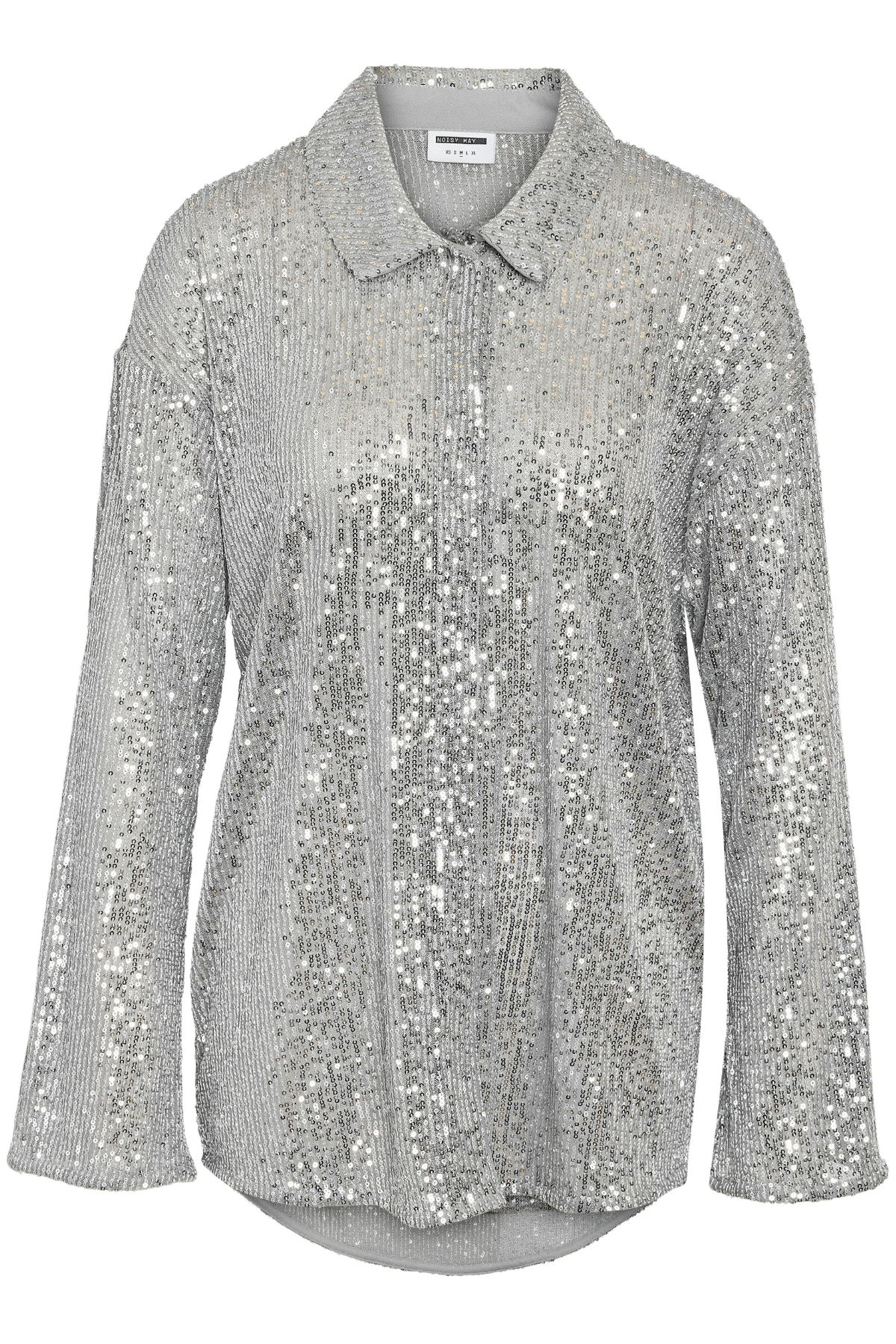 Produktbillede af Noisy May Scarlet Sequin Shirt – sølv pailletskjorte set forfra.