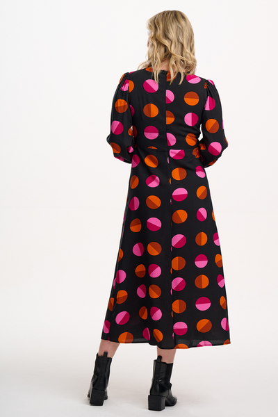 Marcie Midi Dress – set bagfra med lynlåslukning og elegant fald