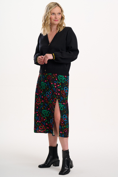 Rosalind Skirt – farverig nederdel i viskose med print og elegant slids foran