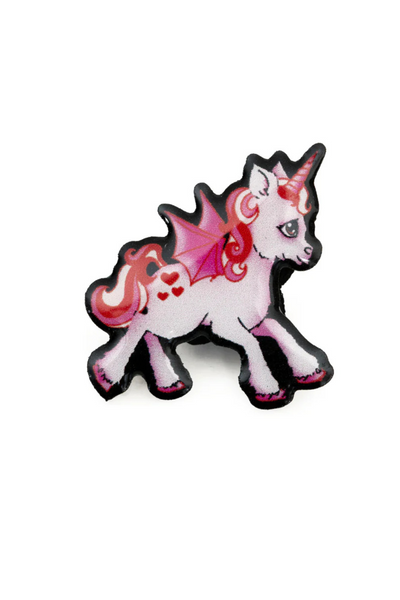 Nærbillede af Flying Unicorn Pin