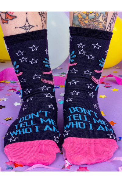Axolotl "Don’t Tell Me Who I Am" - Trans Pride Strømper