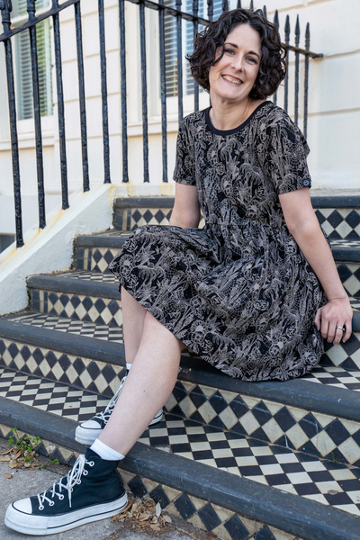 Jersey Kjole med spindelvævs print - Black Floral Cobweb Smock Dress