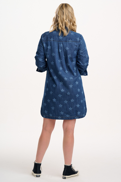 Ilsa Mini Shirt Dress set bagfra – all-over stjerneprint
