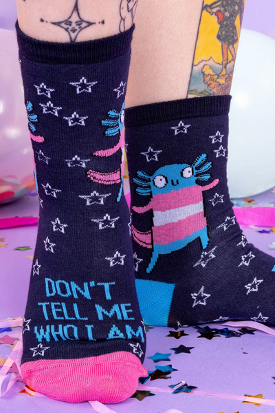 Axolotl "Don’t Tell Me Who I Am" - Trans Pride Strømper