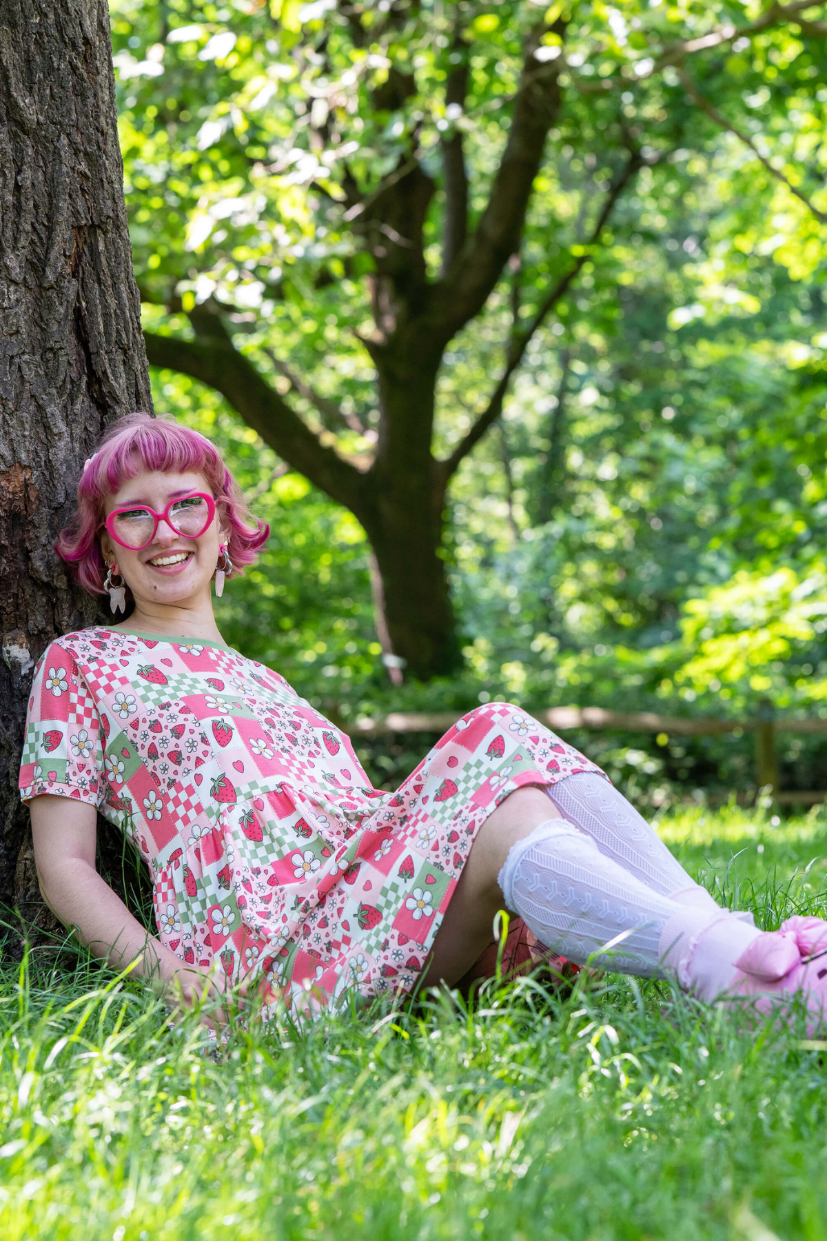 Jersey Kjole med Jordbær Picnic Print - Strawberry Picnic Smock Dress