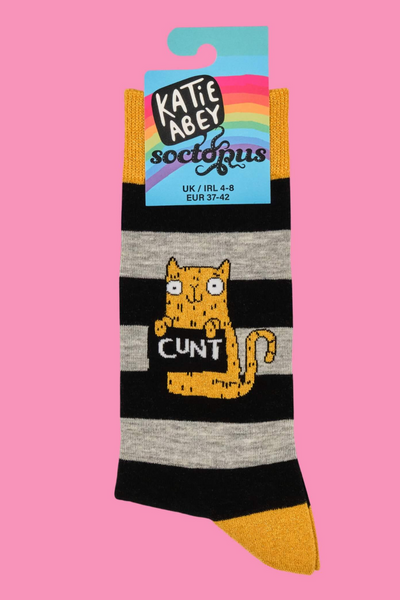 Katie Abey Sweary Cat strømper med ordet C*nt og gul kat