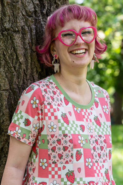 Jersey Kjole med Jordbær Picnic Print - Strawberry Picnic Smock Dress