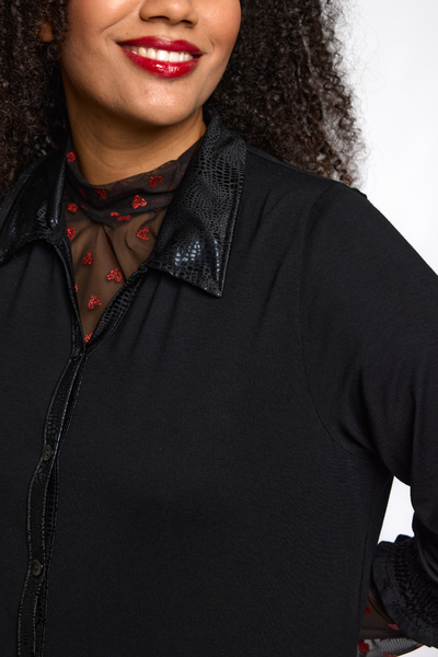 7) Helle Mesh Bluse Sort m/røde Hjerter