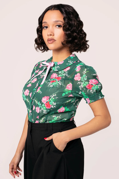 Hell Bunny Mabel Blouse set fra siden – grøn chiffonbluse med blomster og vintage silhuet
