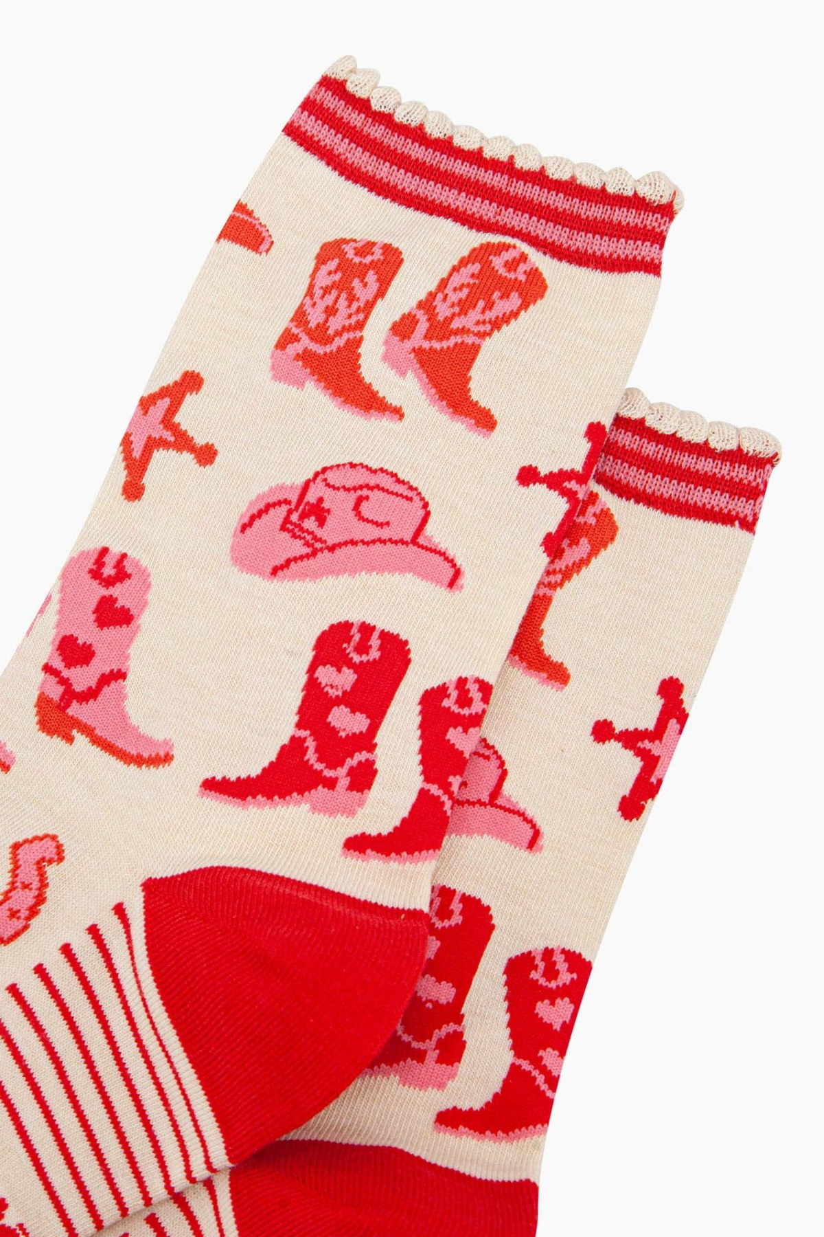 Cremefarvede bambusstrømper med røde detaljer og western print