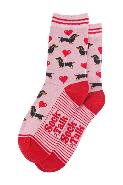 Dame bambusstrømper med gravhunde og hjerter – lyserøde sokker fra Sock Talk