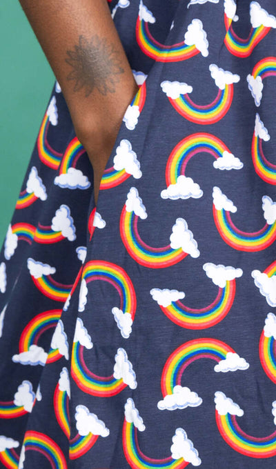 Oversized Jerseykjole Over the Rainbow & Clouds Mørkeblå