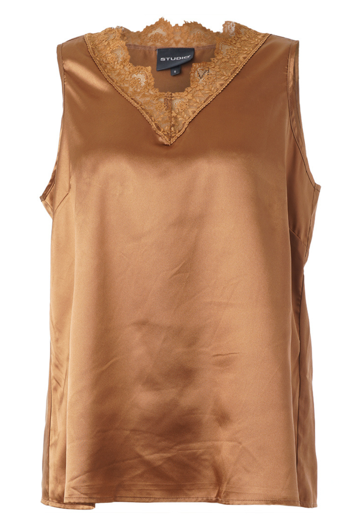 Ingrid top i kobber fra STUDIO set forfra – V-udskæring med blondekant.